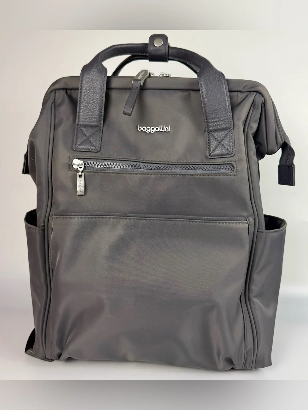 Baggallini Soho Laptop Backpack Womens Gray RFID Pockets Travel Work School Bag